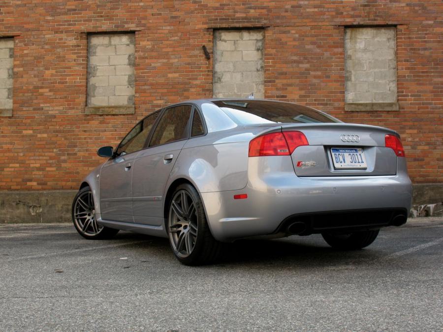  Audi RS4 Sedan (B7, 8E) 2005 года  (NA) (фото 43 из 45)